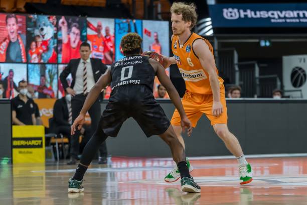 周琦前途堪 周琦前途堪